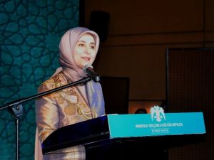 Sare Davutoğlu Kültür Defilesine Katıldı