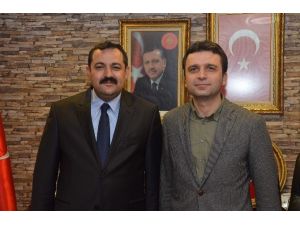 Antalya’da Ak Parti’den İkinci Sıradaki Adaya Partililerden Sevgi Gösterisi