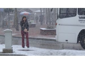 Isparta’da Kar Kalınlığı Beş Santime Ulaştı
