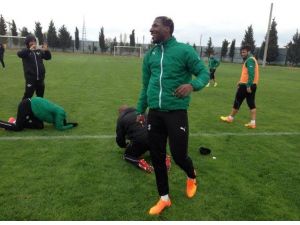 Roberto Carlos’a Yumurtalı Kutlama