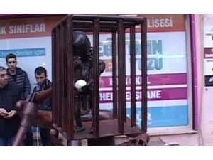 Nuh Köklü’nün Heykeli Dikildi