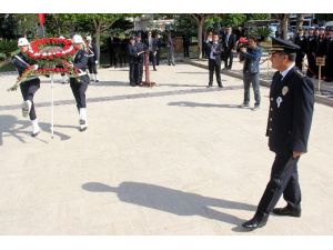 Polis, Atatürk Anıtı’na Çelenk Koydu