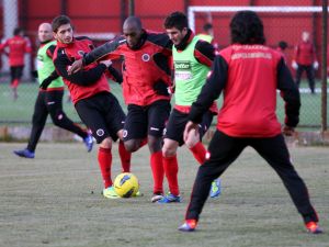 Gençlerbirliğinde Kardemir D.ç Karabükspor Maçı Hazırlıkları Sürüyor