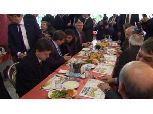 Başbakan Davutoğlu Dönercide Yemek Yedi
