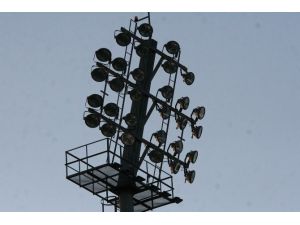 İzmir Derbisinde Elektrik Şoku