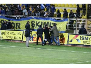 İzmir Derbisinde Olaylar Çıktı