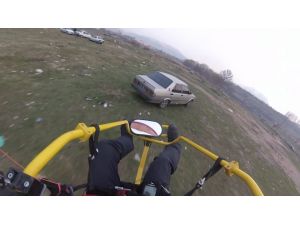 Kontrolü Kaybedince Otomobile İniş Yaptı