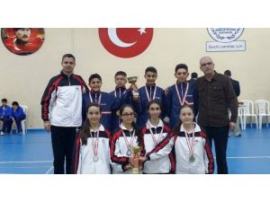 Yıldızlar Masa Tenisi’nde Şampiyon Belli Oldu