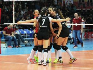 Vakıfbank Süper Kupa’da Finalde