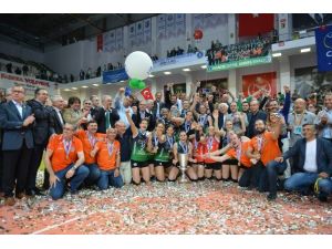 Sultanlar Şampiyonluğu Doyasıya Kutladı