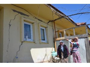 (Özel Haber) Heyelan Bir Köyü Yok Ediyor