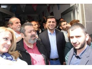 Hdp Eş Başkanı Demirtaş, Akhisarlılara Seslendi