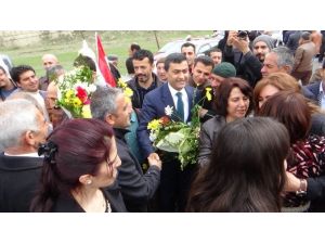 Hdp Adayları Halkla Buluştu