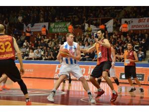 Aslan, Potada Kükredi