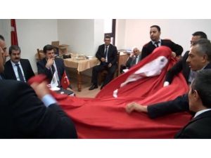 İskenderun Belediye Başkanı’ndan ’Bayrak’ Açıklaması