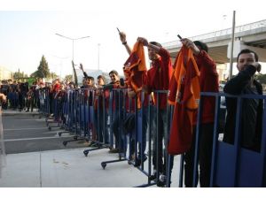Galatasaraylı Yıldıza İzmir’de Şok Tepki !