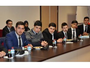 Avustralyalı Türk Öğrenciler Ytb’yi Ziyaret Etti