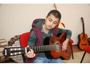 (Özel Haber) Engelliler Sosyal Aktiviteyle Hayata Tutunuyor
