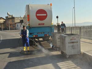 Çöp Konteyneri Yıkama Aracı Hizmete Girdi