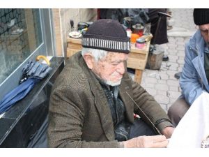 40 Yıldır Şemsiye Tamir Ediyor