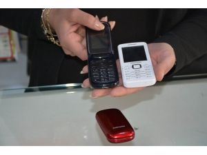 Asker Telefonları Vitrinde