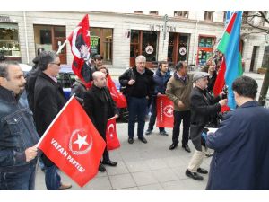 İsviçre’deki Türkler ’Soykırım’ Kararını Protesto Etti