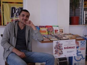 Memleketi İçin Kitap Toplama Kampanyası Başlattı