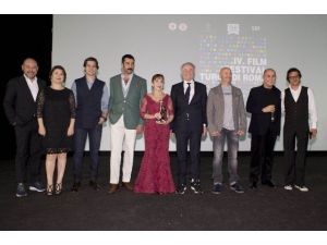 Roma Türk Filmleri Festivali’nden Hümeyra’ya Onur Ödül’ü