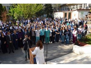 Bıçaklanarak Öldürülen Dr. Ersin Arslan Anıldı