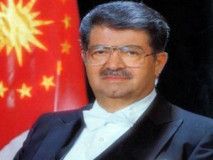 8. Cumhurbaşkanı Turgut Özal Kabri Başında Anıldı