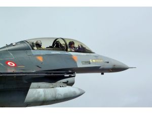 Orgeneral Öztürk Hava Fotoğraf Görevini Uçarak Denetledi