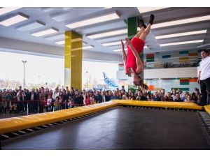 Catwalkacrobats Büyük İlgi Gördü