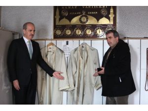 Kundaklanan Camiyi Ziyaret Etti