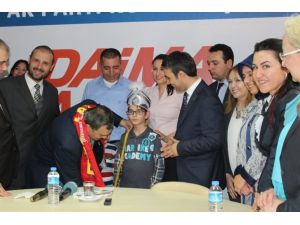 Sünnet Kıyafetleri İçin Boy Ölçülerini Aldı