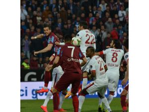 Aslan Fırtına’ya Kapıldı