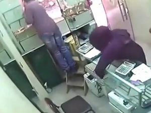 Cilvesiyle Kuyumcuyu Soydu