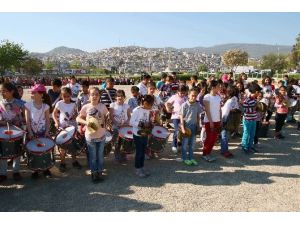 İzmir’de Bin 230 Çocuk Atam İzindeyiz Yazacak