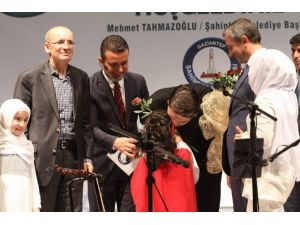 İstiklal Marşı’nı Okurken Gözyaşlarına Boğuldu