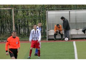 Art Arda Goller Yiyen Kaleci Oyundan Çıkmak İstedi