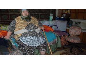 74 Yaşında, 230 Kilo Ve 7 Yıldır Yatağa Bağlı