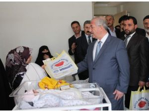 Siirt’te Yeni Doğan 17 Bebeğe Kutlu Doğum Altını Takıldı