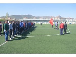 Afyonkarahisar’da 11 Takımın Katılımı İle “Çim Hokeyi” Turnuvası Başladı