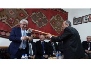 Eski İçişleri Bakanı Ala, Aşıklar Otağını Ziyaret Etti
