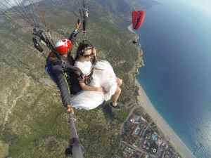 (Özel Haber) Çinli Çift Gökyüzü Keyfi Yaptıktan Sonra Dünya Evine Girdi