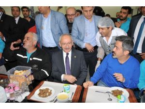 İşçilerle Yemek Yedi