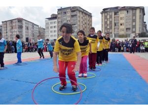 Sivas’ta Unutulmaya Yüz Tutmuş Çocuk Oyunları Sergilendi