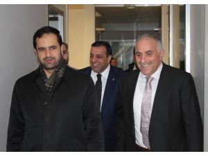 Ak Parti Milletvekili Adayı Ahmet Berat Conkar, İşçileri Ziyaret Etti