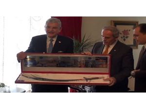 Bakan Bozkır Ab’ye Kılıç Çekti
