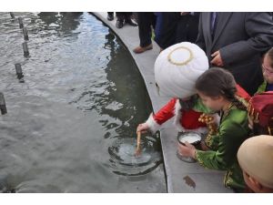 Hoca ’Ya Tutarsa’ Dedi Şenlik Başladı