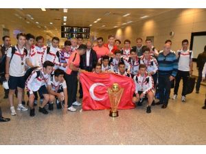 Dünya Şampiyonu Takım Türkiye’ye Döndü